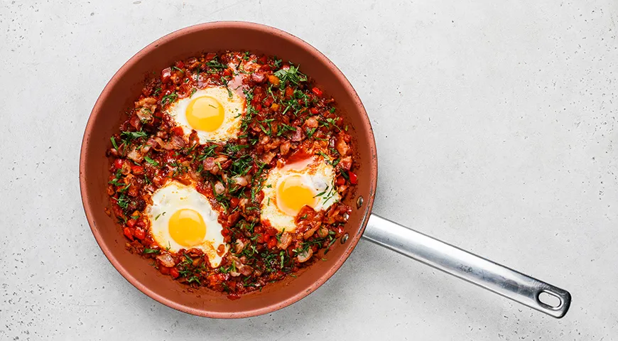 Шакшука с беконом