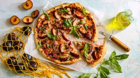Рецепты с фруктами, мягкими сырами и томатами