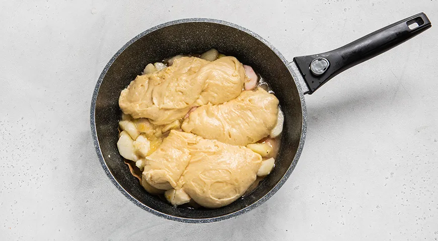 Яблочный пирог на сковороде