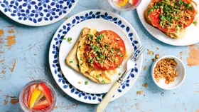 Блюдо из яиц с хлебобулочными изделиями