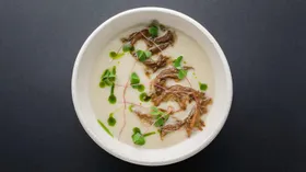 Крем-суп из топинамбура с бычьими хвостами 