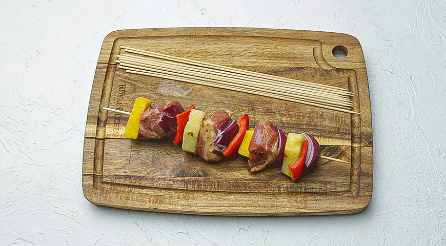 Шашлык из свинины с ананасами