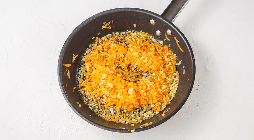 Щавелевый суп с мясом и яйцом