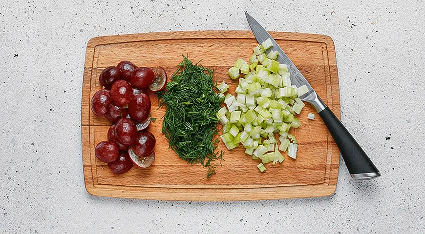 Круассан с куриным салатом