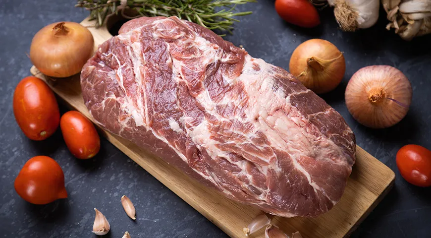 Чтобы мясо получилось сочным и ароматным, мариновать его нужно не менее 2 суток
