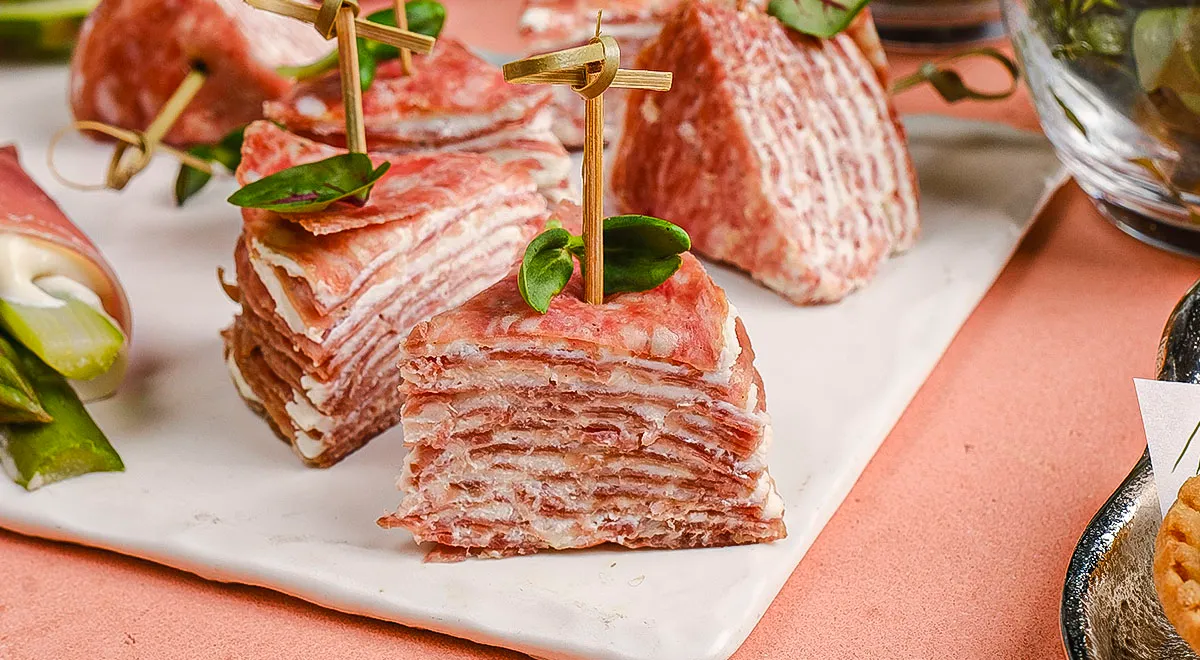 Рецепт канапе с салями и сыром