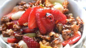 Рецепты с фруктами, орехами и сыром Моцарелла