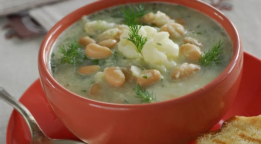 Суп из цветной капусты и белой фасоли