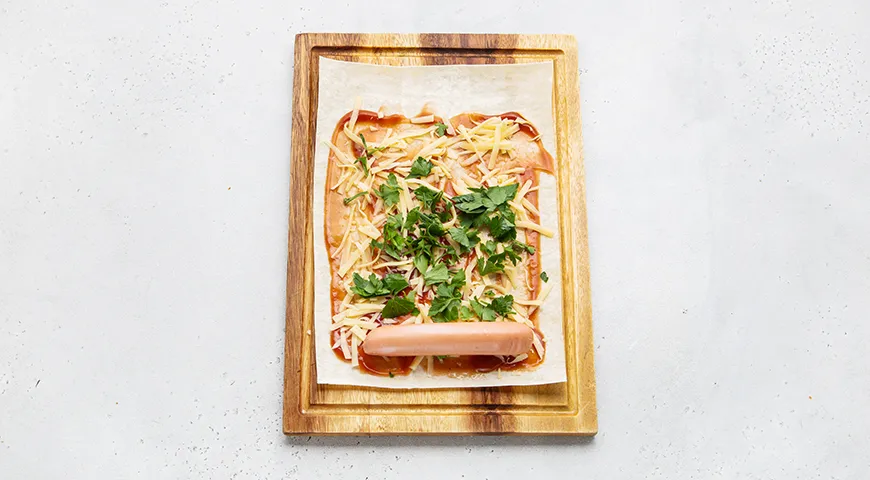 Сосиски в лаваше с сыром и яйцом