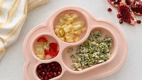 Домашняя куриная сосиска с овощами и гранатом