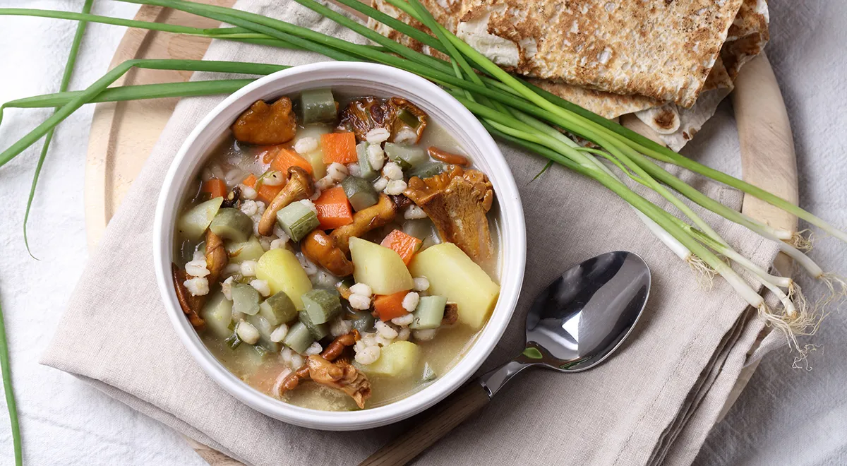 Рассольник с грибами: 3 постных и мясных вариантов