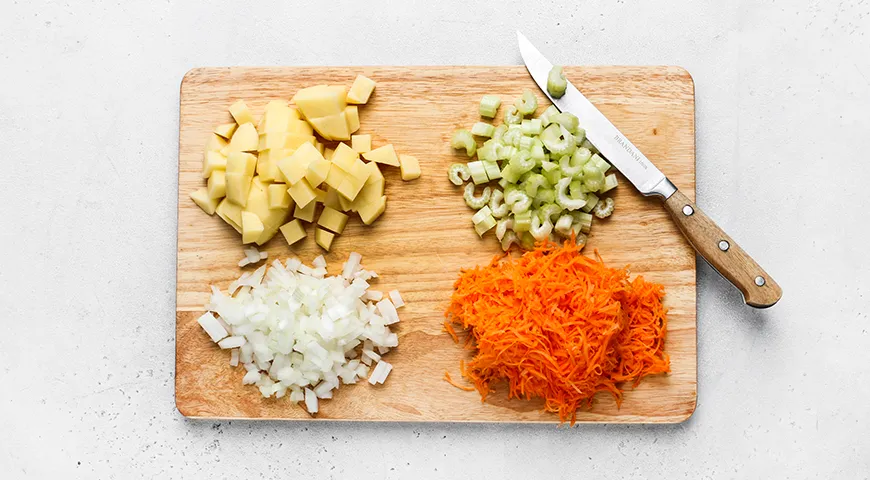 Домашний суп с чесночными галушками