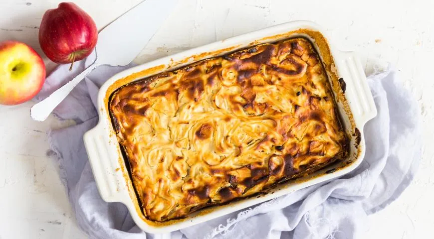 Лапшевник с творогом и яблоками