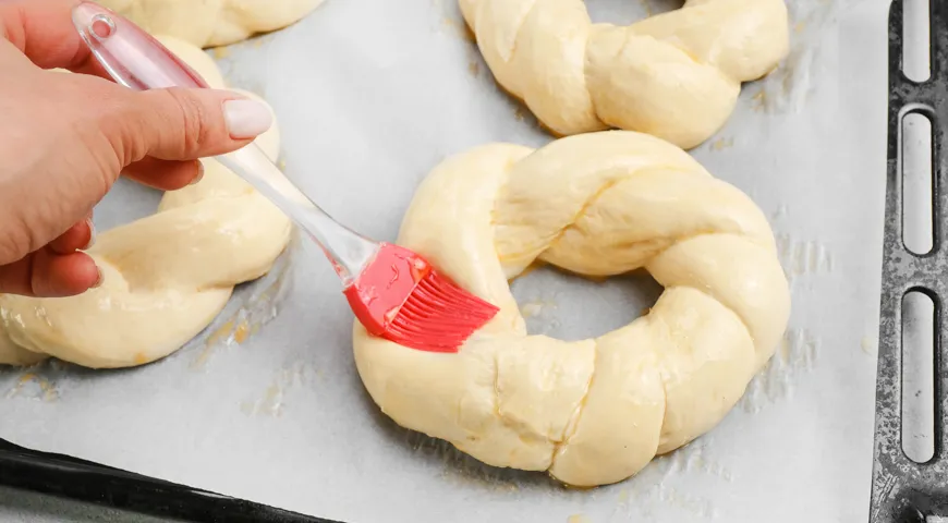 Пасхальные гнезда с сыром и травами