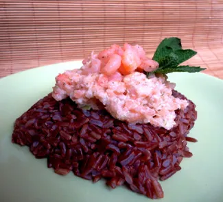 Красный рис с креветочным кремом