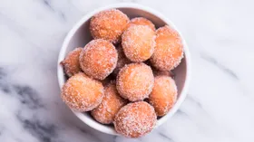 В аэрогриле за 8 минут — блогерам приглянулись круглые пончики из трех ингредиентов