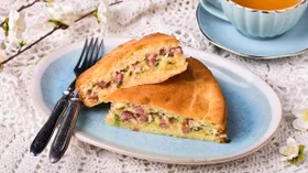 Заливной пирог с колбасой