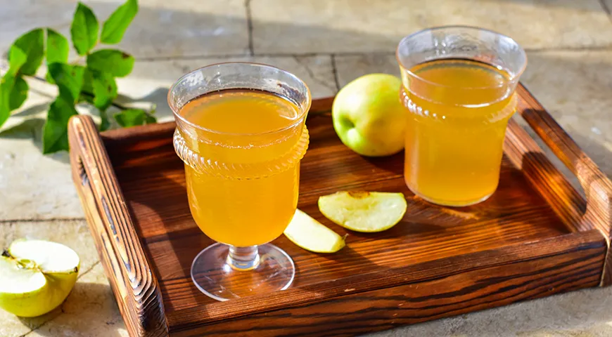 Напиток из кислых сортов или даже дички! Как сделать яблочный сидр в домашних условиях