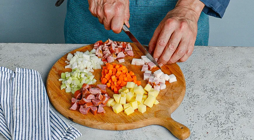 Суп гороховый с копченостями