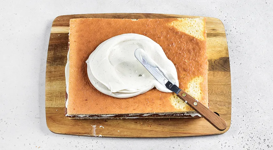 Торт «Сметанник» со сметанным кремом