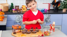 Новогодние шоколадные кексы: готовят дети