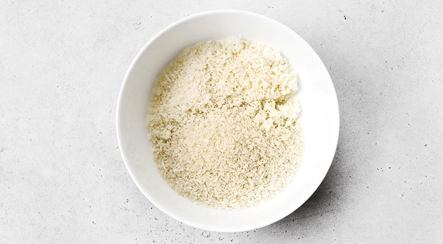 Запеченное куриное филе в панировке из сухарей и сыра