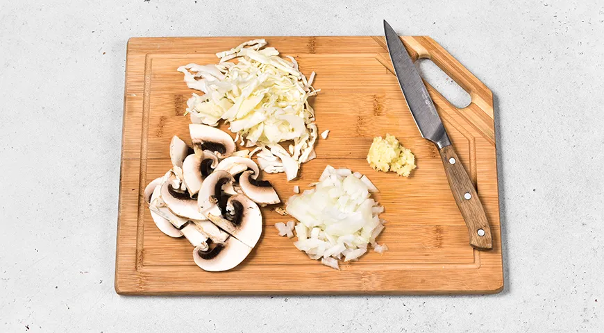 Капуста, обжаренная с грибами