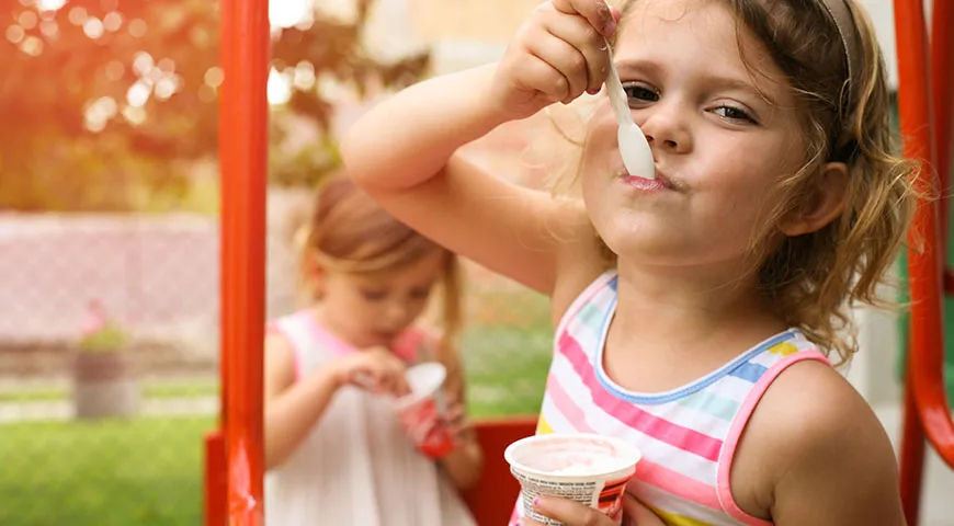 Вопреки расхожим мифам, мороженое можно включать в рацион детей уже с двух лет