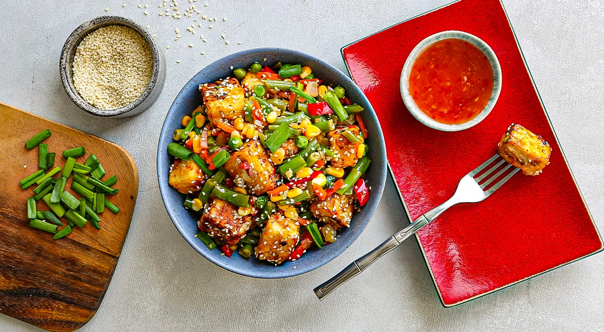 Сыр тофу, жаренный с овощами