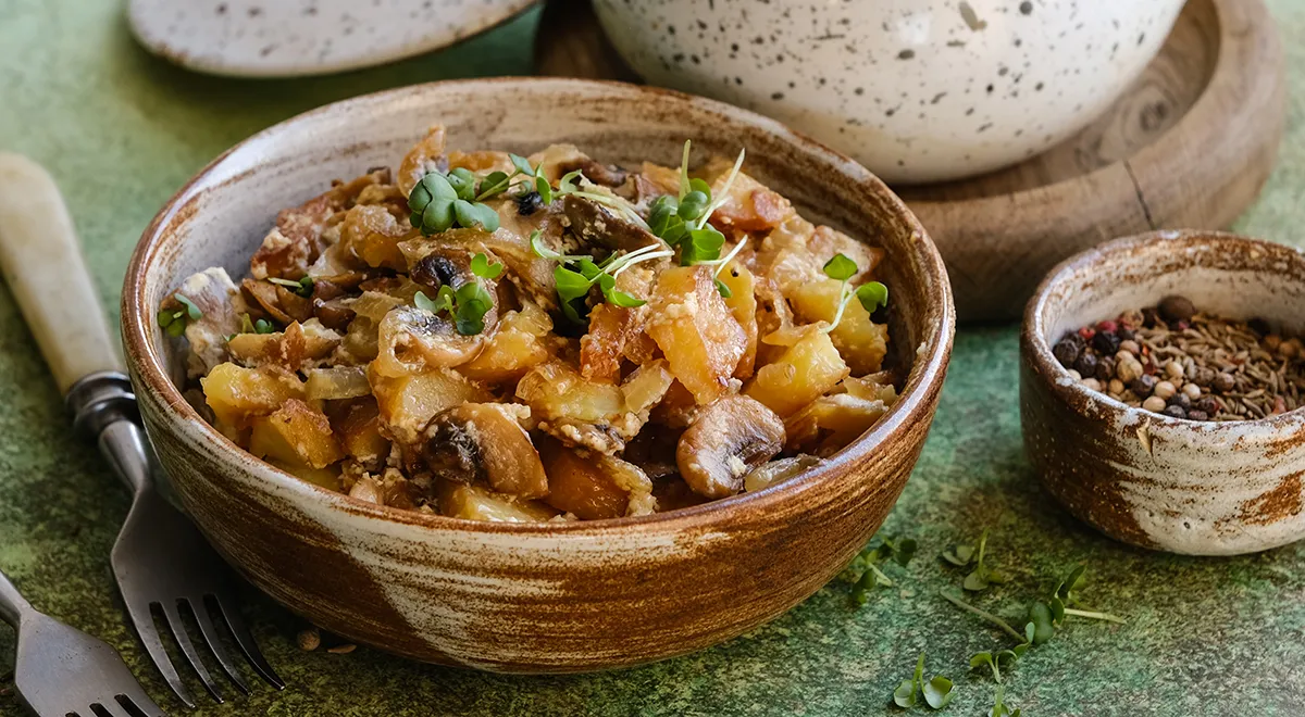 Грибы с картошкой в горшочках в духовке