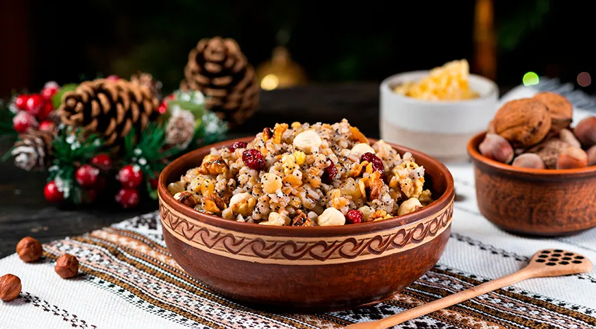 К кагору идеально подходит традиционный рождественский десерт — кутья с медом и изюмом