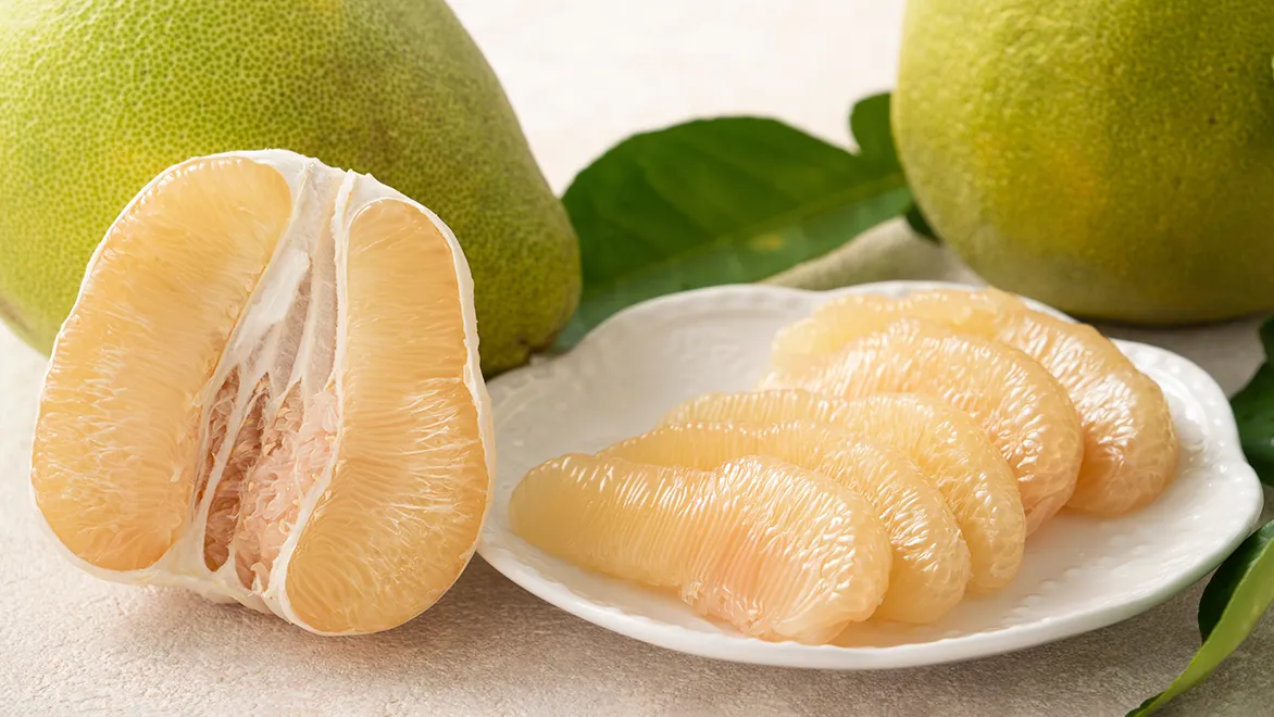 Как правильно чистить и есть помело: разбираемся в вопросе — читать на Gastronom.ru