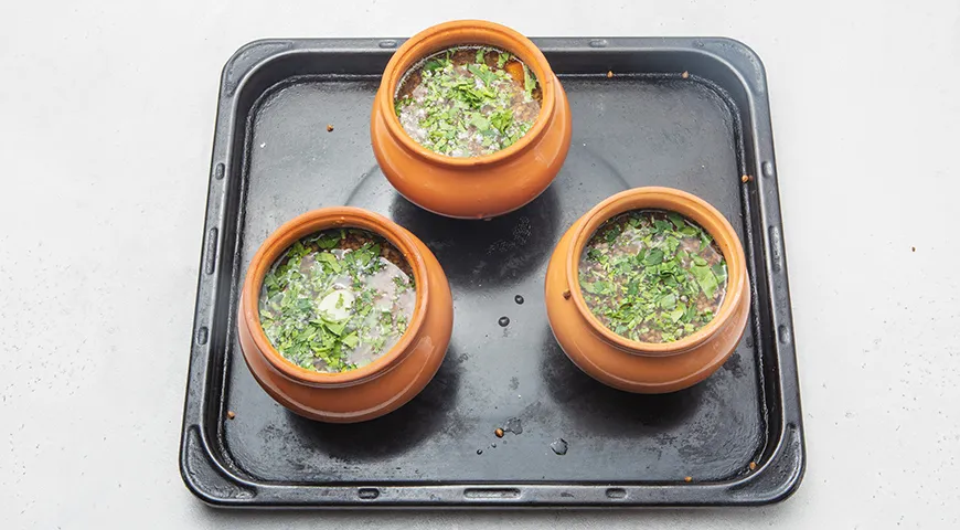 Гречка с мясом в горшочке