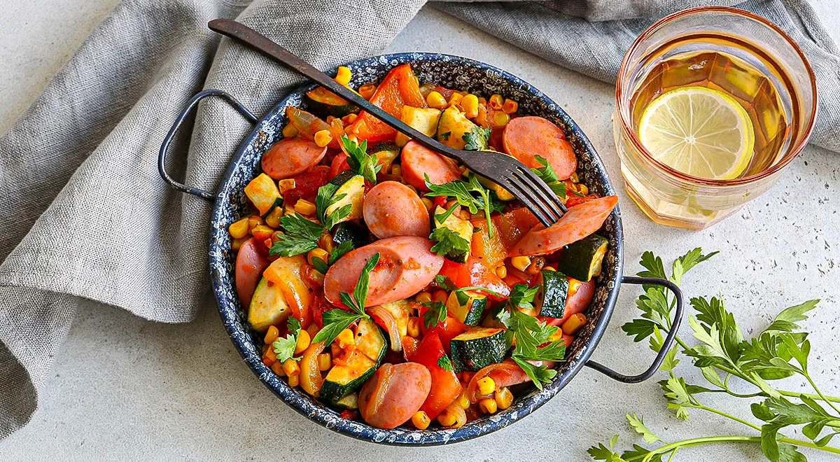 Рецепт овощного рагу из кукурузы с сосисками