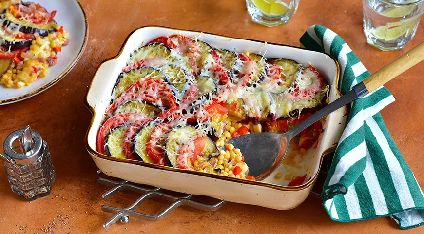 Баклажаны с птитимом, сладким перцем и помидорами