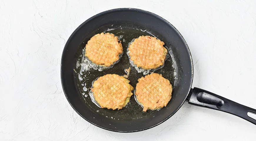 Котлеты в вафельных коржах