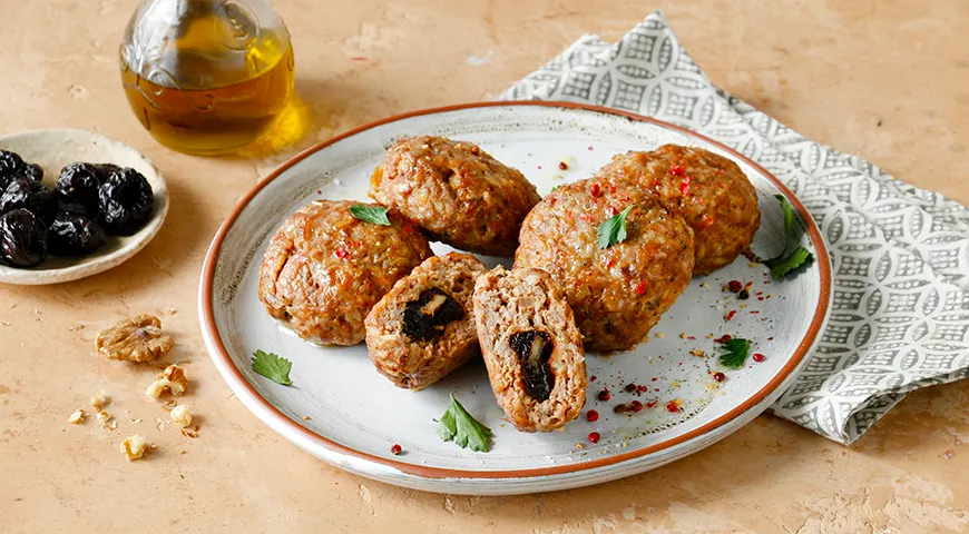 Говяжьи котлеты с черносливом