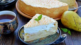 Сливочно-грушевый пирог с суфле