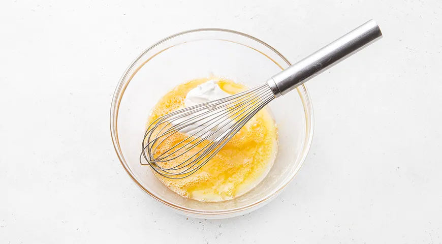 Заливной пирог с тунцом, яйцом и луком