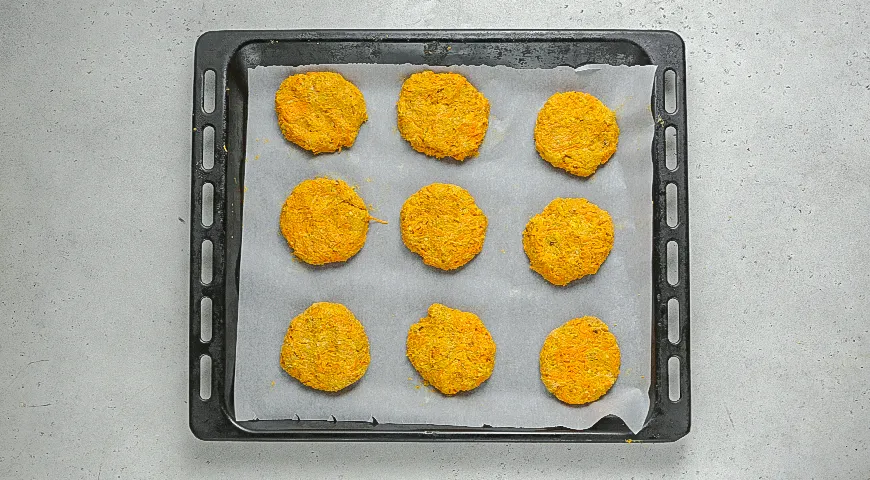 Морковное печенье с кремом и карамелью