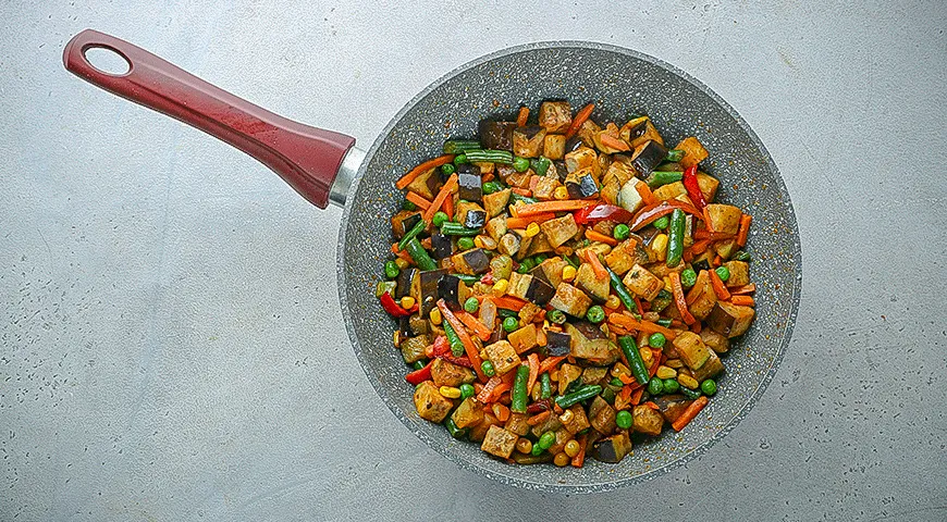 Жаркое из овощей  с варениками