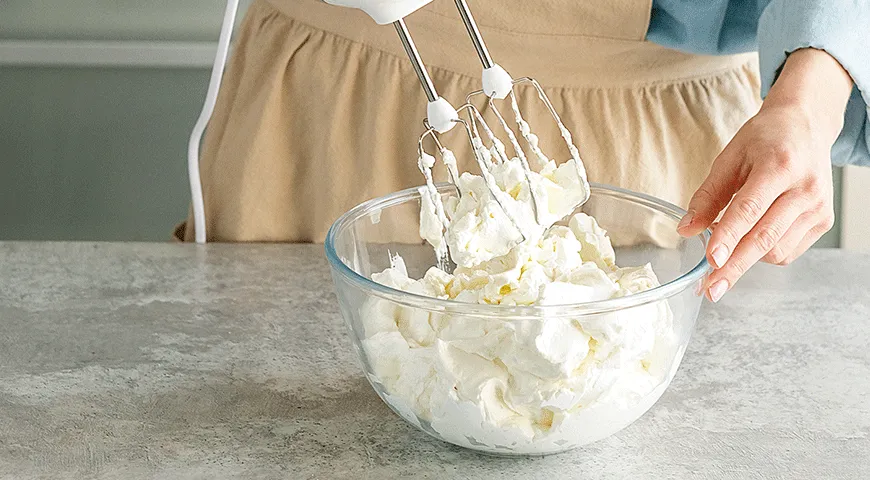 Шоколадный медовик со сметанным кремом