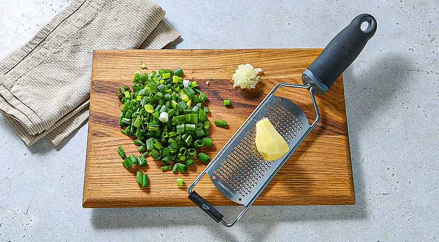 Азиатские голубцы с индейкой и креветками