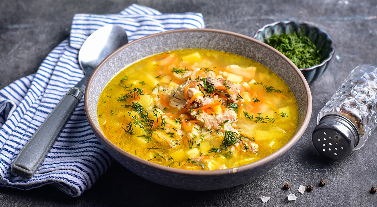 Рецепт ухи из консервированной горбуши с картофелем