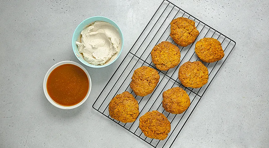 Морковное печенье с кремом и карамелью