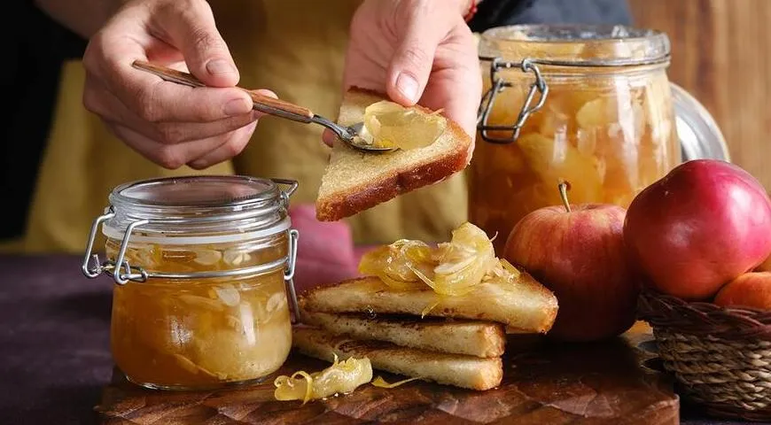 Яблочное варенье с орехами