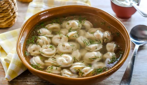 Пельмени с бульоном