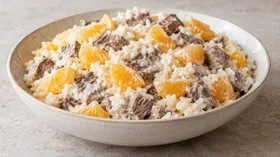 Салат мясной с рисом и апельсинами
