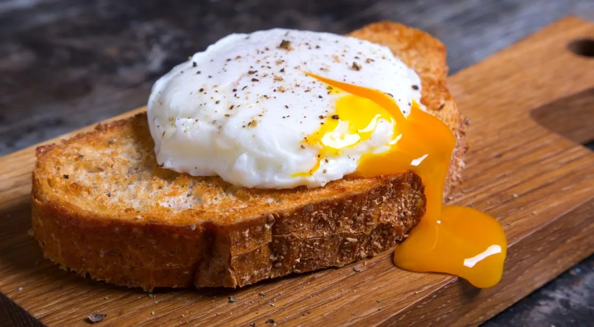 Красивое яйцо пашот. Poached Egg яйцо пашот. Poached – яйцо-пашот (в мешочек). Глазунья пашот. Омлет пашот.