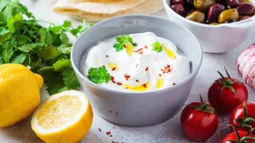 Соусы с козьим сыром: 6 идей, которые сделают пасту, овощи и мясо вкуснее